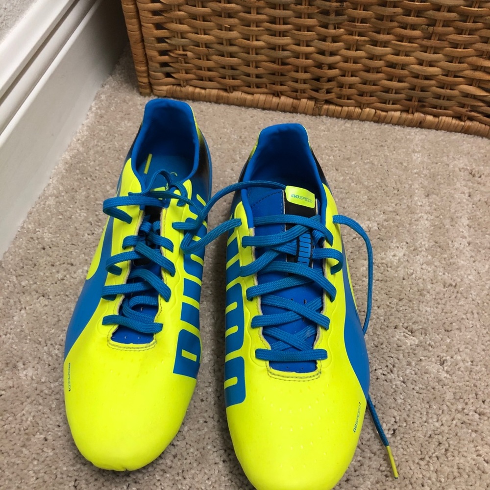 Puma EvoSPEED Womens soccer cleats
